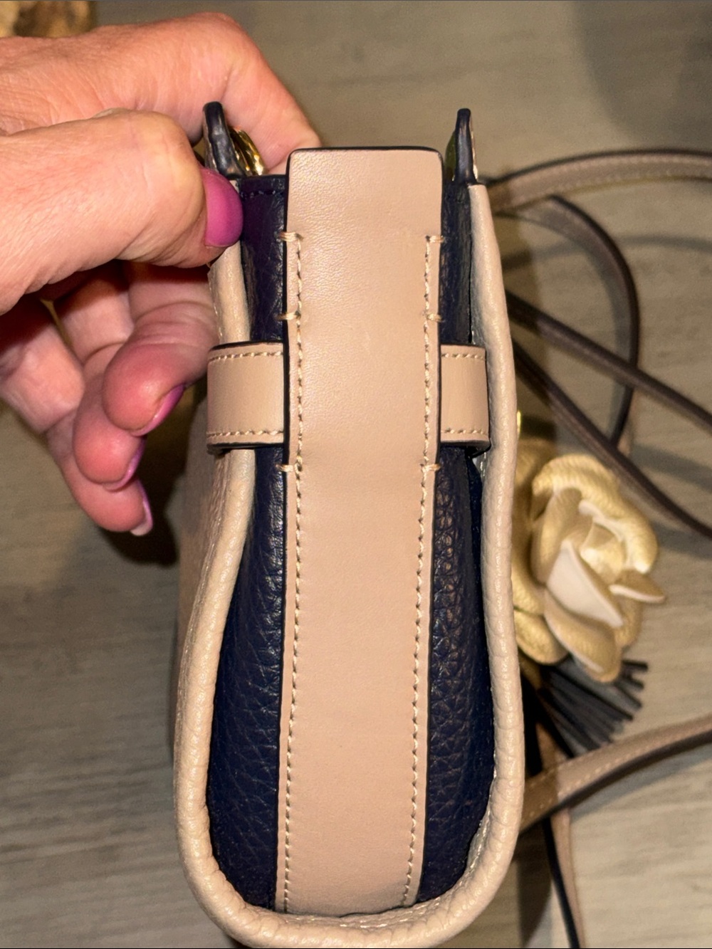 Coach Swagger Beige and Olive Green Leather Crossbody w/ tag & Floral Charm - Picture 9 of 10